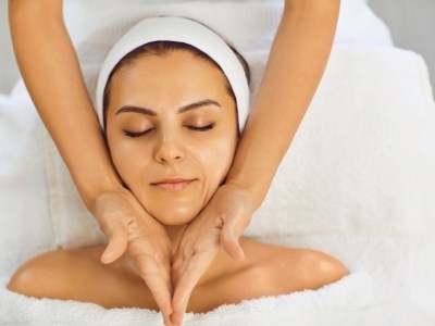 تعداد دفعات ماساژ صورت در هفته
